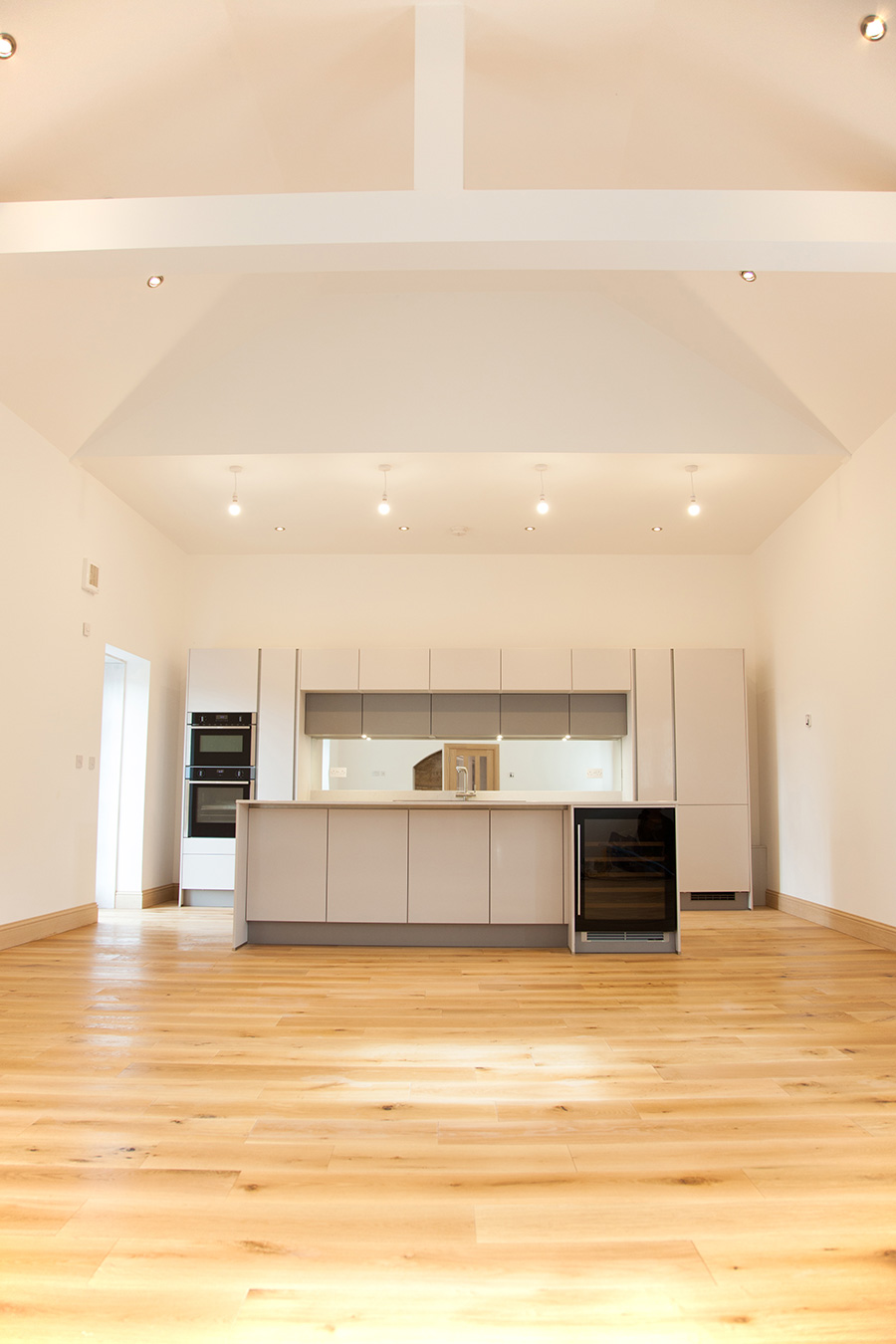 Dining kitchen with vaulted ceiling